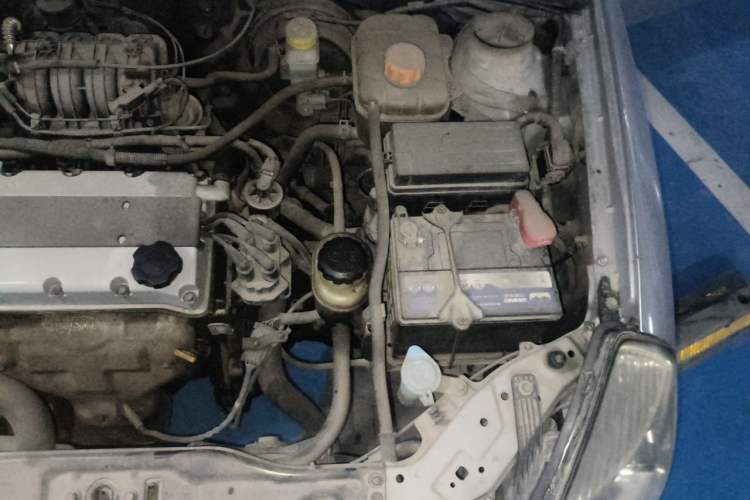 Used Buick Excelle 2011 1.6 LX-MT Engine Bay Left