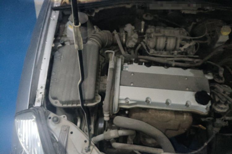 Used Buick Excelle 2011 1.6 LX-MT Engine Bay Right
