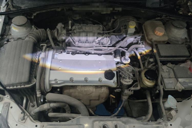 Used Buick Excelle 2011 1.6 LX-MT Engine Bay