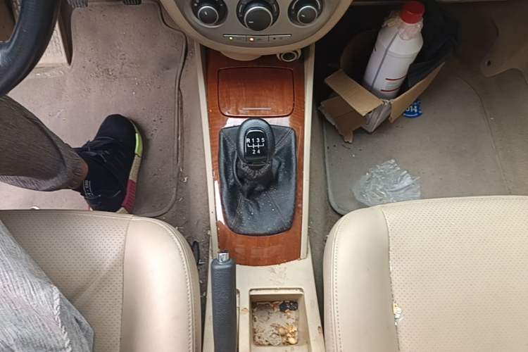 Used Buick Excelle 2011 1.6 LE-MT Gear Lever