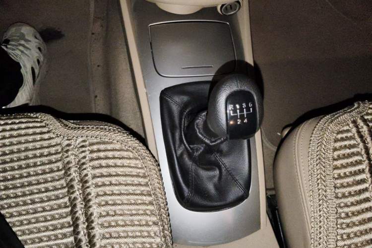 Used Buick Excelle 2011 1.6 LX-MT Gear Lever