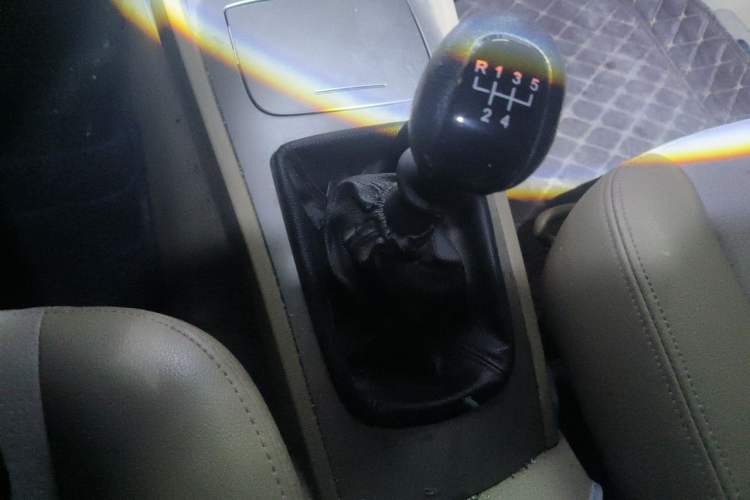 Used Buick Excelle 2011 1.6 LX-MT Gear Lever