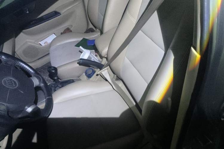 Used Buick Excelle 2011 1.6 LX-MT Left Front Seat