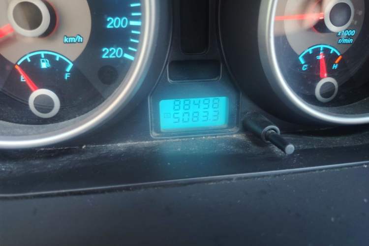 Used Buick Excelle 2011 1.6 LE-AT Odometer Close Up