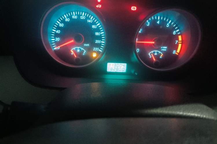 Used Buick Excelle 2011 1.6 LX-MT Odometer Close Up