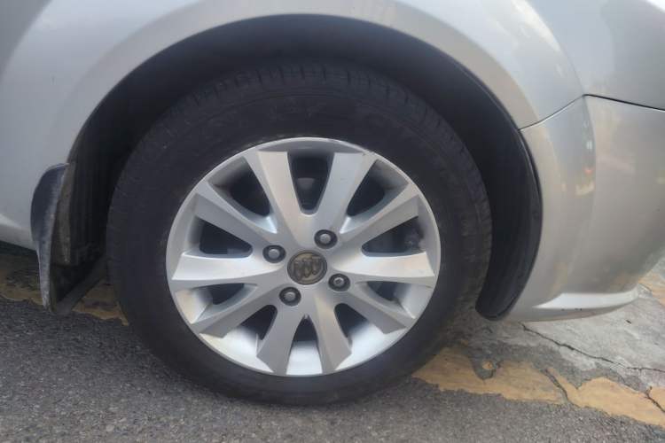 Used Buick Excelle 2011 1.6 LE-AT Right Front Wheel Hub