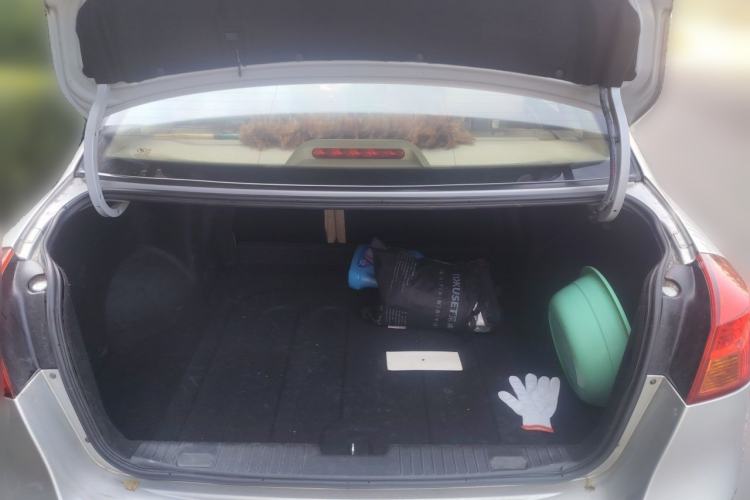 Used Buick Excelle 2011 1.6 LE-AT Trunk