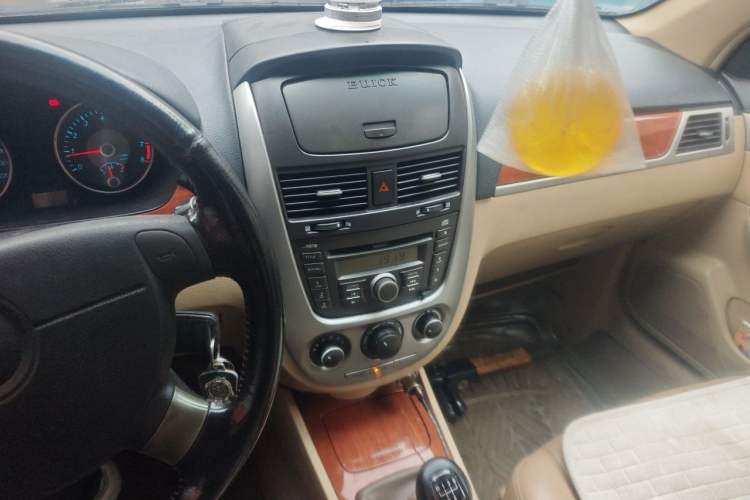 Used Buick Excelle 2011 1.6 LE-MT Audio And AC Panel