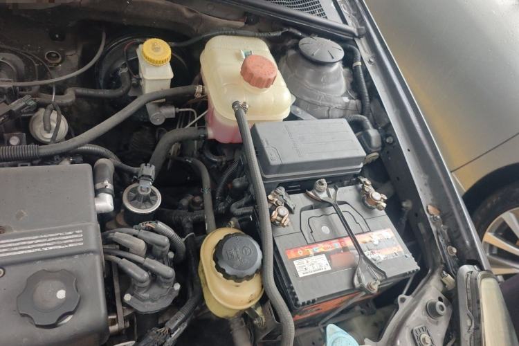 Used Buick Excelle 2011 1.6 LE-MT Engine Bay Left