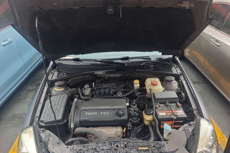 Used Buick Excelle 2011 1.6 LE-MT Engine Bay