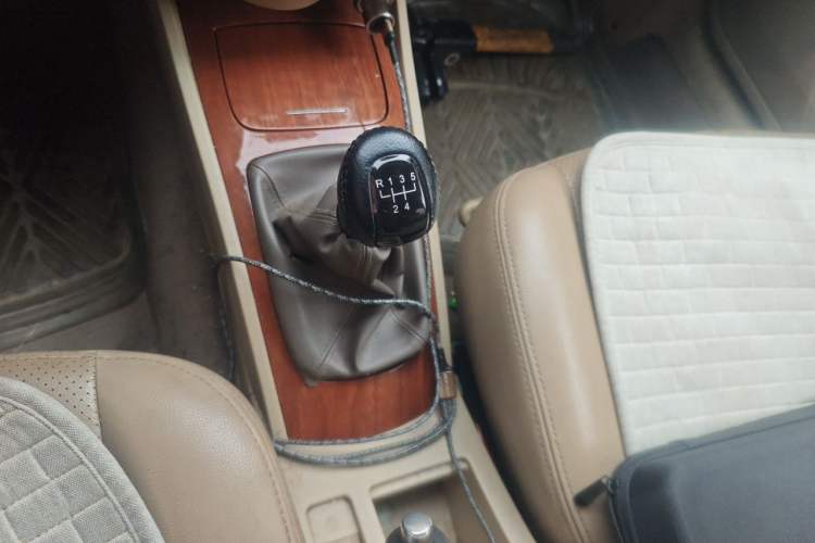 Used Buick Excelle 2011 1.6 LE-MT Gear Lever