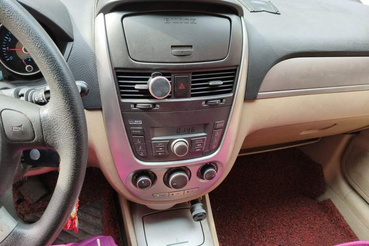 Used Buick Excelle 2011 1.6 LX-MT Audio And AC Panel