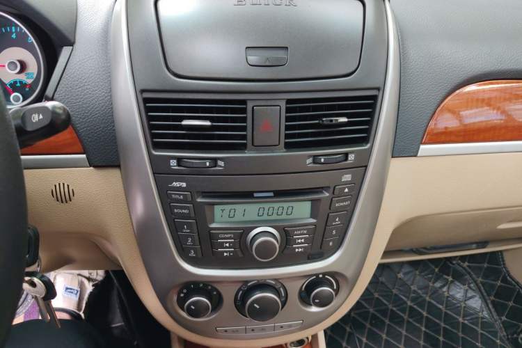 Used Buick Excelle 2011 1.6 LE-AT Audio And AC Panel