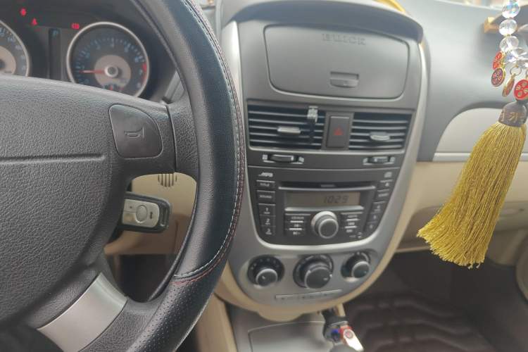 Used Buick Excelle 2011 1.6LX-AT Audio And AC Panel