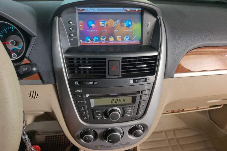 Used Buick Excelle 2011 1.6 LE-AT Audio And AC Panel