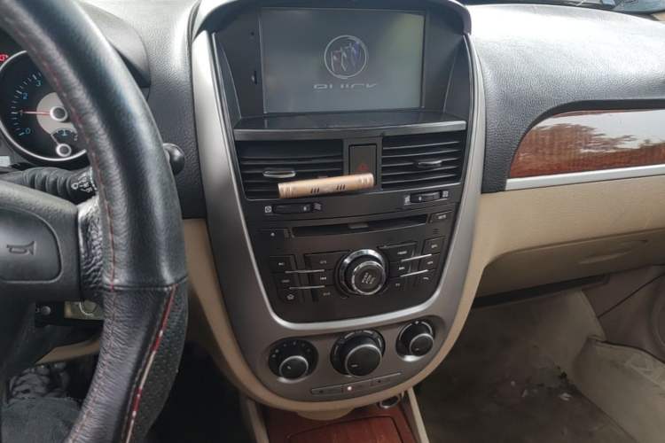 Used Buick Excelle 2011 1.6 LE-MT Audio And AC Panel