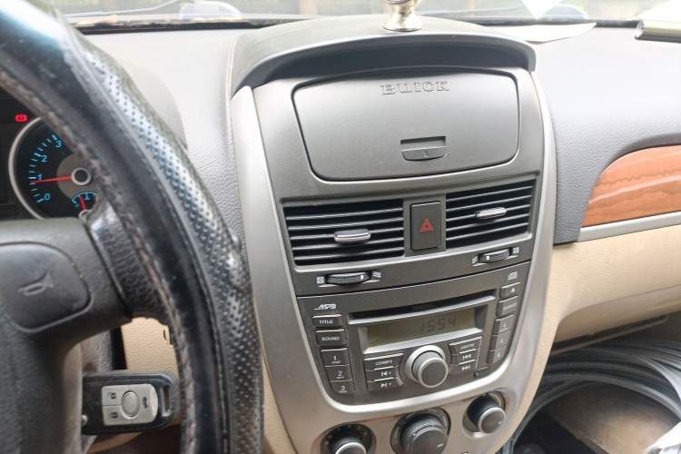 Used Buick Excelle 2011 1.6 LE-MT Audio And AC Panel