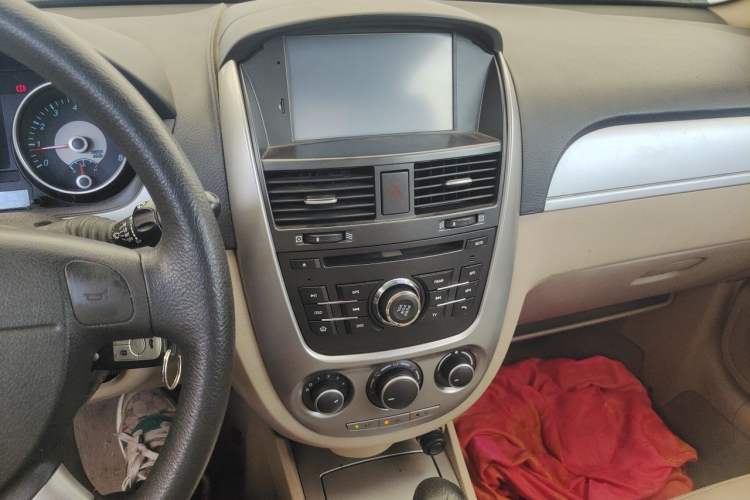 Used Buick Excelle 2011 1.6LX-AT Audio And AC Panel