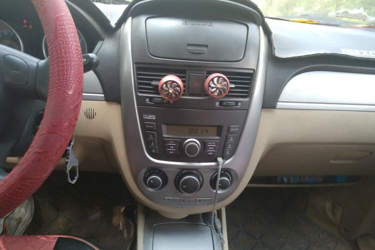 Used Buick Excelle 2011 1.6 LX-MT Audio And AC Panel