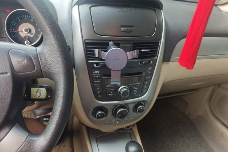 Used Buick Excelle 2011 1.6LX-AT Audio And AC Panel