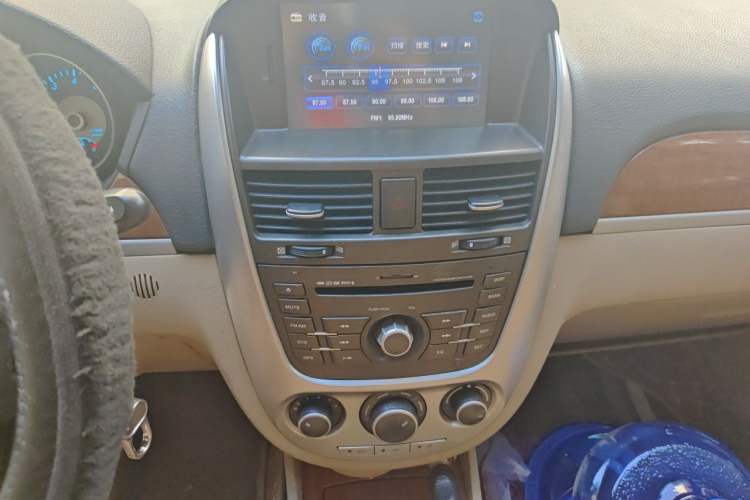 Used Buick Excelle 2011 1.6 LE-AT Audio And AC Panel