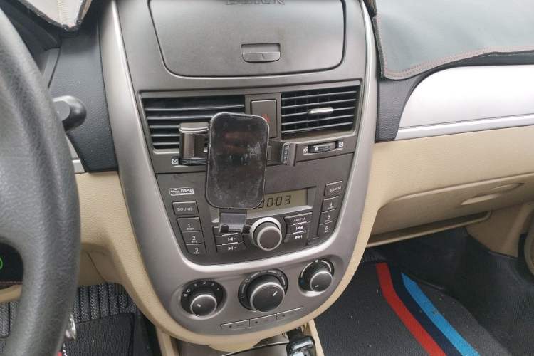 Used Buick Excelle 2011 1.6 LE-MT Audio And AC Panel