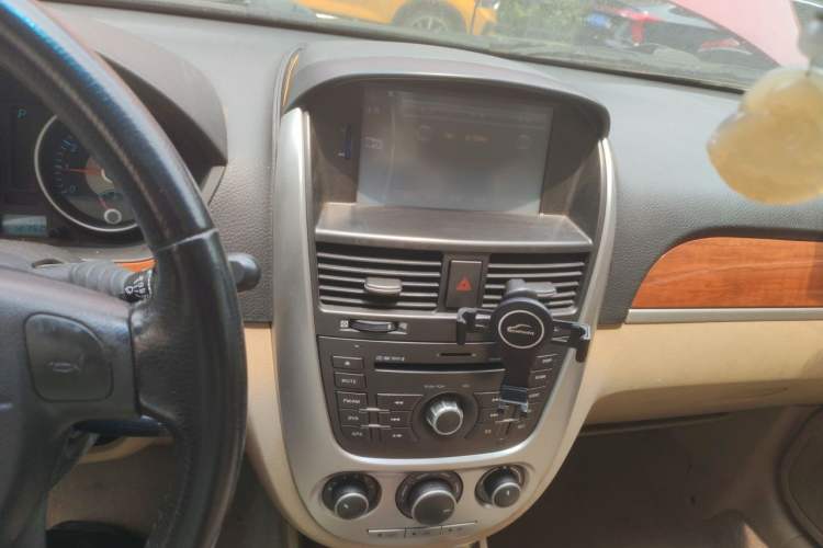 Used Buick Excelle 2011 1.6 LE-AT Audio And AC Panel