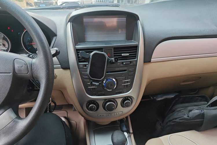 Used Buick Excelle 2011 1.6LX-AT Audio And AC Panel