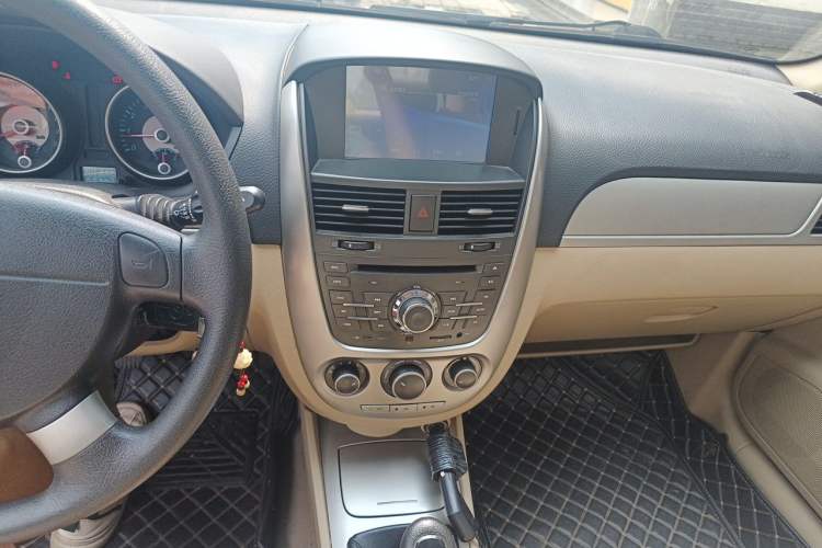 Used Buick Excelle 2011 1.6 LE-MT Audio And AC Panel