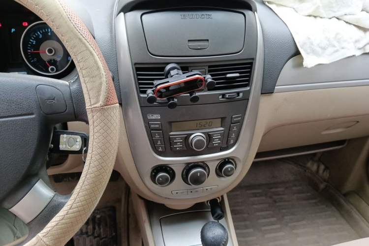 Used Buick Excelle 2011 1.6LX-AT Audio And AC Panel