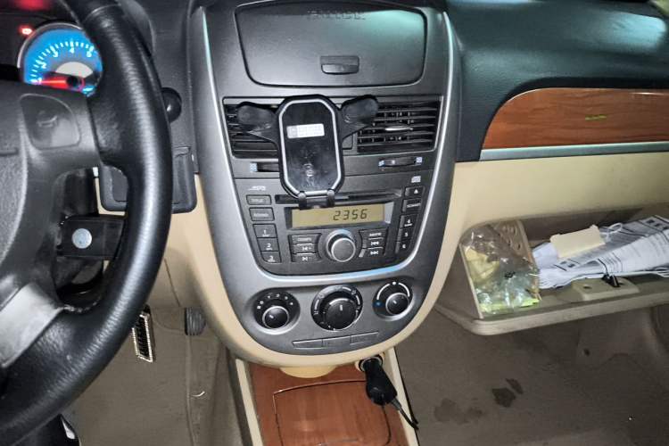Used Buick Excelle 2011 1.6 LX-MT Audio And AC Panel