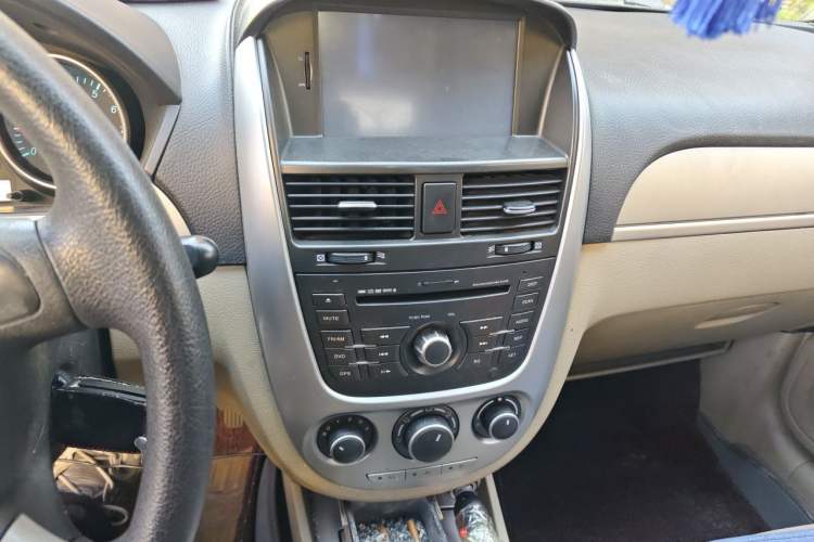 Used Buick Excelle 2011 1.6 LE-AT Audio And AC Panel