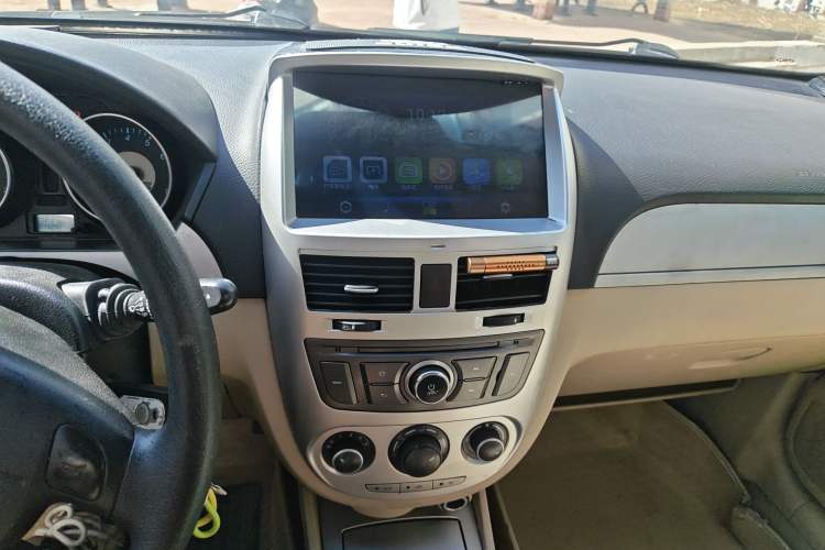 Used Buick Excelle 2011 1.6 LX-MT Audio And AC Panel