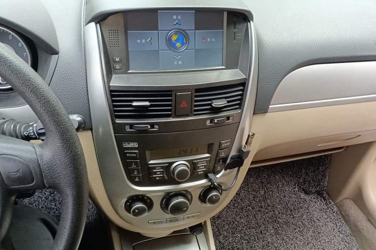 Used Buick Excelle 2011 1.6LX-AT Audio And AC Panel