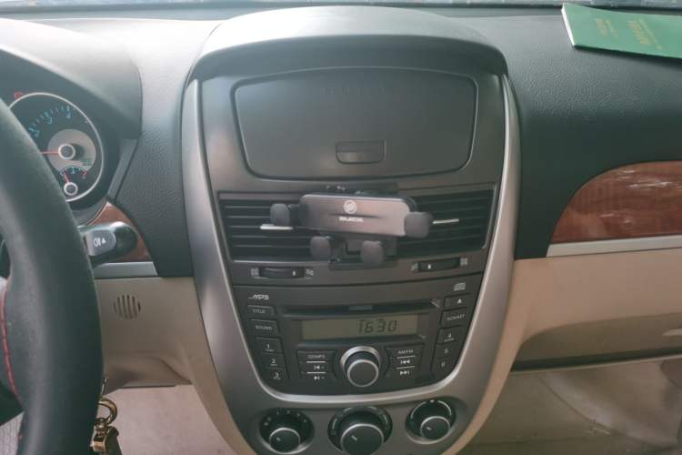 Used Buick Excelle 2011 1.6 LE-AT Audio And AC Panel