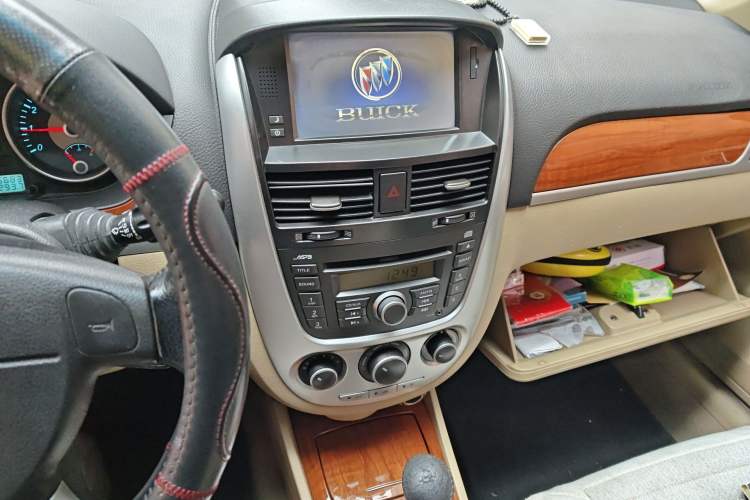 Used Buick Excelle 2011 1.6 LE-AT Audio And AC Panel