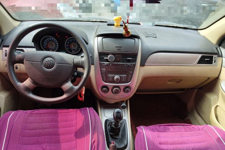 Used Buick Excelle 2011 1.6 LX-MT Center Console