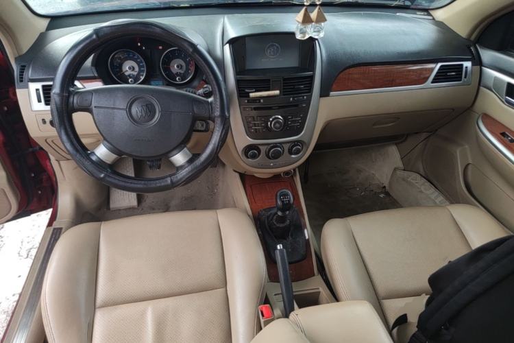 Used Buick Excelle 2011 1.6 LE-MT Center Console