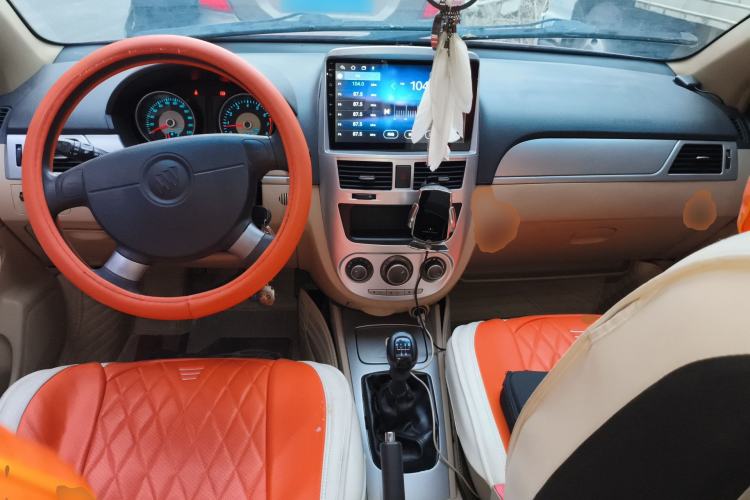 Used Buick Excelle 2011 1.6 LX-MT Center Console