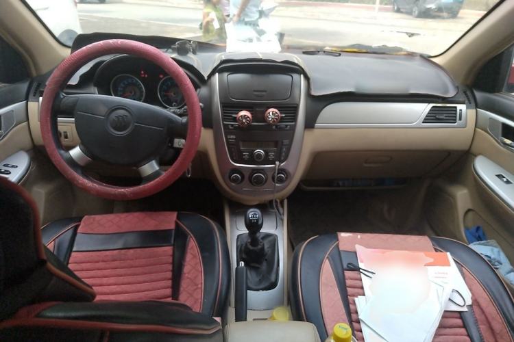 Used Buick Excelle 2011 1.6 LX-MT Center Console