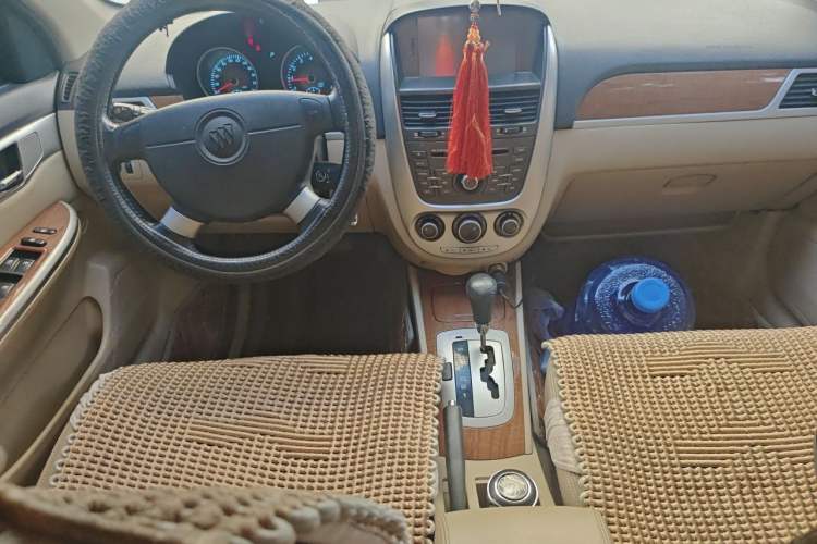Used Buick Excelle 2011 1.6 LE-AT Center Console