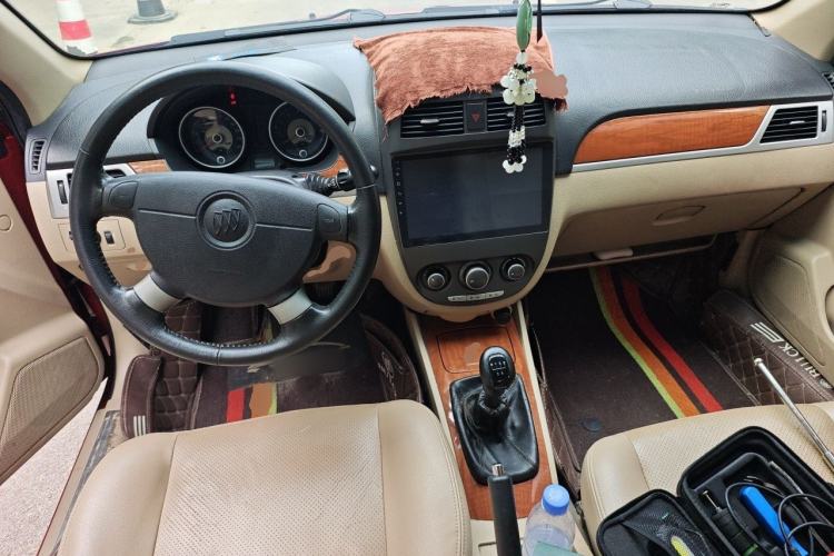 Used Buick Excelle 2011 1.6 LE-MT Center Console