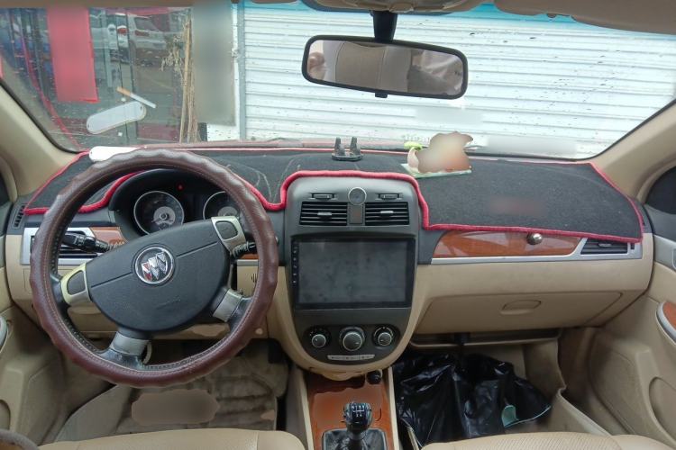 Used Buick Excelle 2011 1.6 LE-MT Center Console