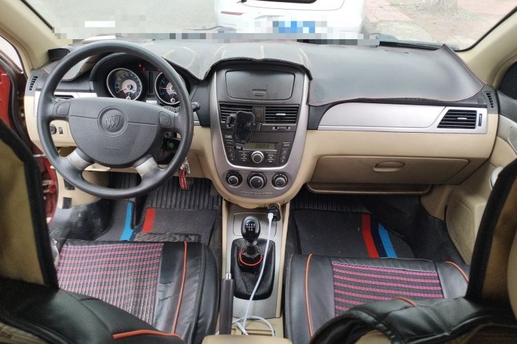 Used Buick Excelle 2011 1.6 LE-MT Center Console