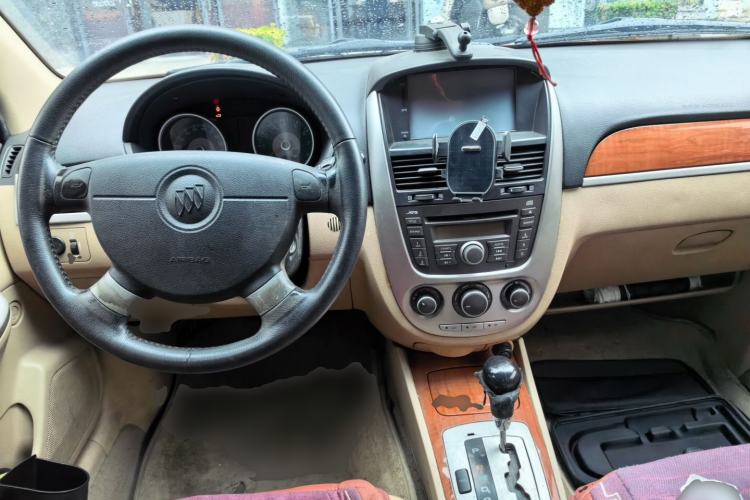 Used Buick Excelle 2011 1.6 LE-AT Center Console