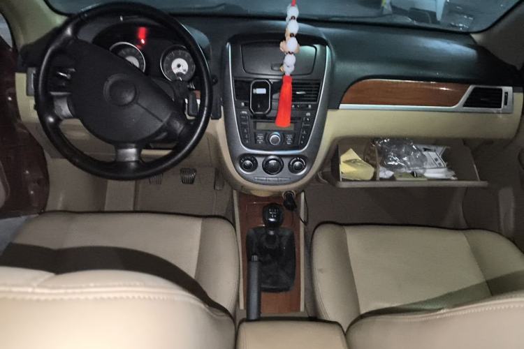 Used Buick Excelle 2011 1.6 LX-MT Center Console