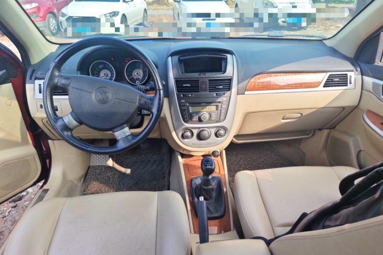 Used Buick Excelle 2011 1.6 LE-MT Center Console