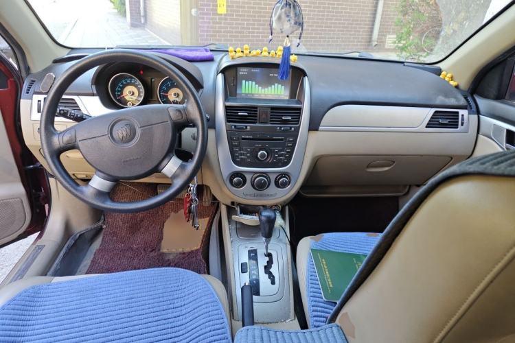 Used Buick Excelle 2011 1.6 LE-AT Center Console