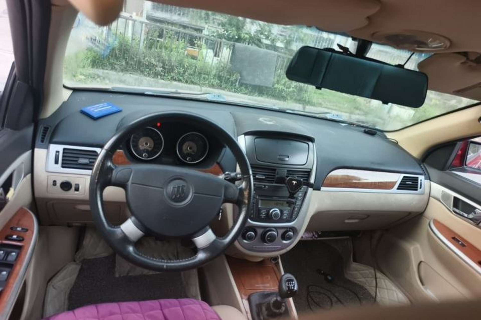 Used Buick Excelle 2011 1.6 LE-MT Center Console