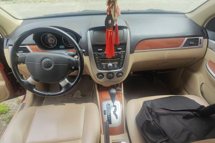 Used Buick Excelle 2011 1.6 LE-AT Center Console